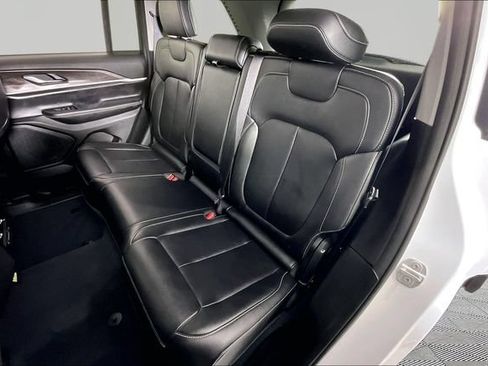 Used 2023 Jeep Grand Cherokee Limited w/ Black Appearance Package AWD/4WD image 21