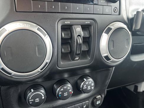 Used 2012 Jeep Wrangler Unlimited Sahara w/ Connectivity Group image 13