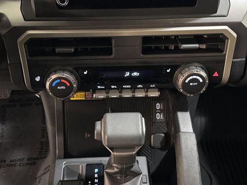 Used 2024 Toyota Tacoma SR5 AWD/4WD image 20