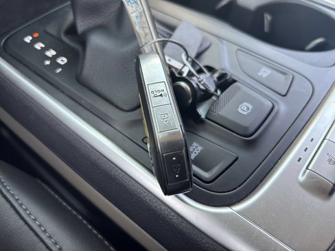 Used 2026 Kia Carnival FWD image 21