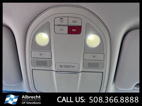 Used 2025 Genesis G70 2.5T image 30