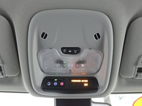 Used 2023 Chevrolet Bolt EUV LT image 39