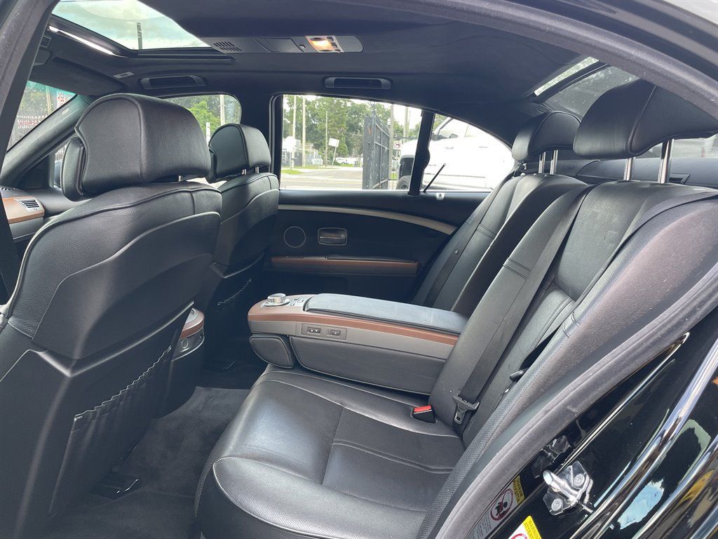 Used 2007 BMW 750i RWD image 23