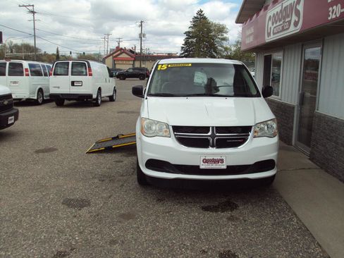 Used 2015 Dodge Grand Caravan SE w/ Quick Order Package 29E SE FWD image 3
