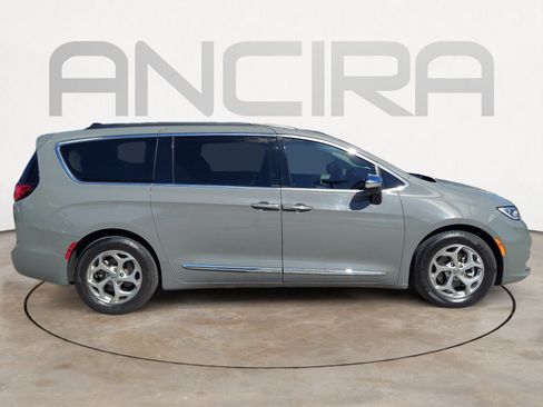 Used 2023 Chrysler Pacifica Limited FWD image 11