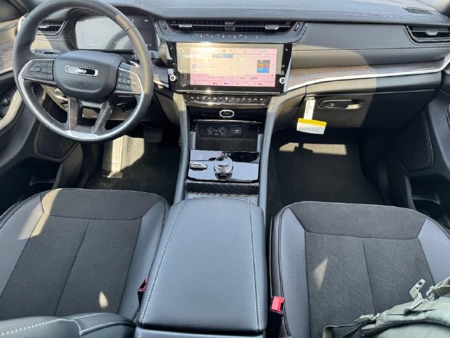 New 2027 Jeep Grand Cherokee Altitude AWD/4WD image 13
