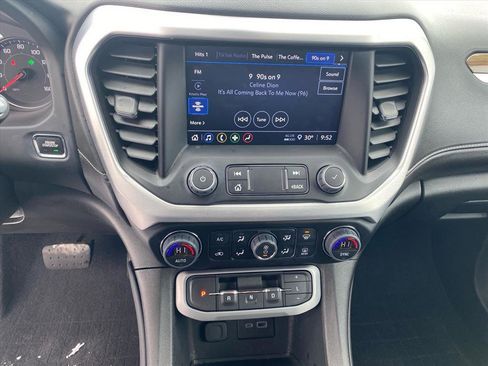 Used 2023 GMC Acadia SLE w/ Driver Convenience Package image 7