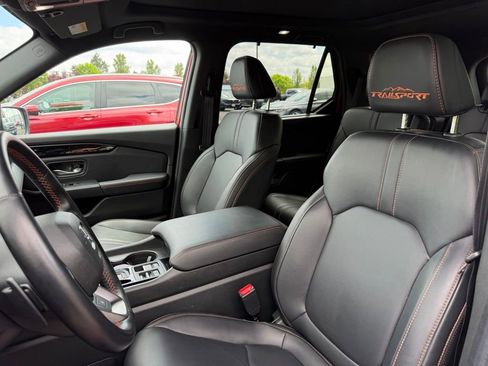 Used 2025 Honda Pilot TrailSport image 16