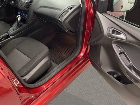 Used 2015 Ford Focus SE w/ SE Sport Package FWD image 18