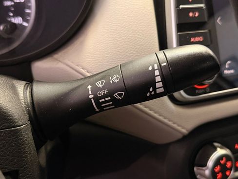 Used 2021 Nissan Versa SV image 30