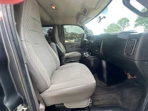 Used 2017 Chevrolet Express 3500 LT w/ LT Preferred Equipment Group RWD image 22