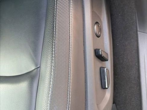 Used 2025 Nissan Pathfinder SL AWD/4WD image 18