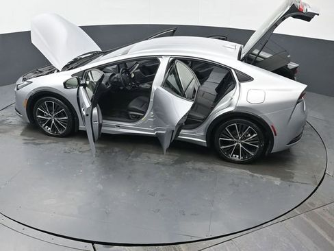 Used 2025 Toyota Prius XLE image 47