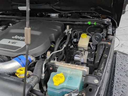 Certified 2016 Jeep Wrangler Sahara w/ Mopar Chrome Edition Group image 39