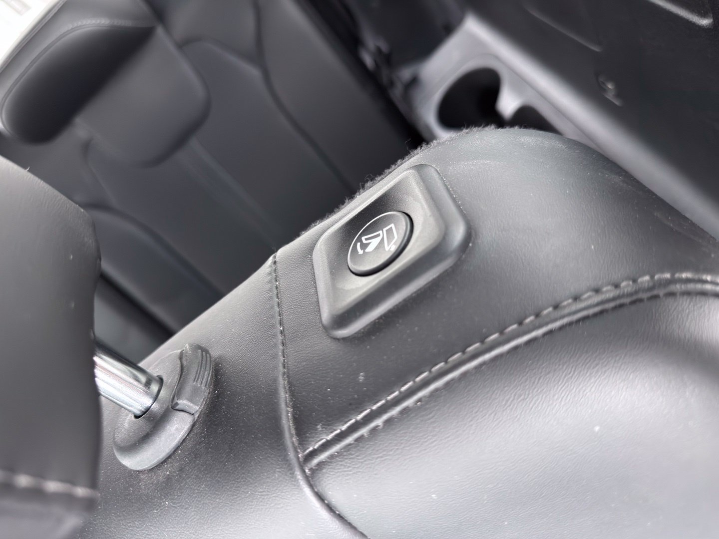 Used 2022 Kia Sorento S FWD image 29