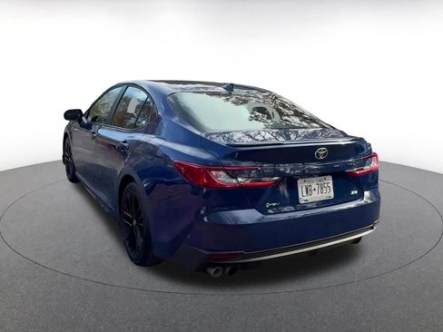 Used 2025 Toyota Camry SE image 11