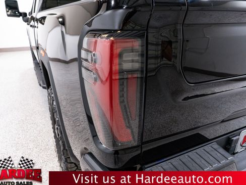 Used 2024 GMC Sierra 2500 AT4 w/ AT4 Preferred Package image 9