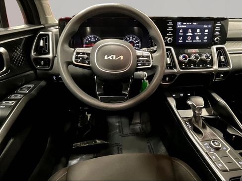 Used 2023 Kia Sorento LX AWD/4WD image 8