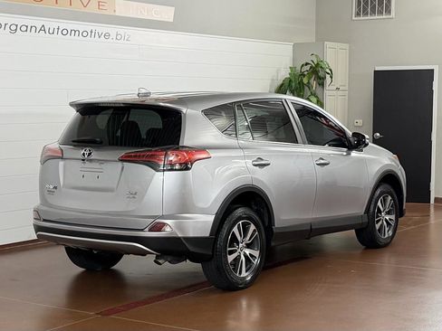 Used 2018 Toyota RAV4 XLE AWD/4WD image 3