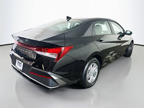New 2026 Hyundai Elantra SE image 7