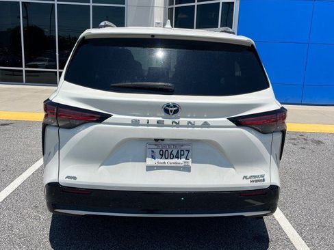 Used 2021 Toyota Sienna Platinum AWD/4WD image 3