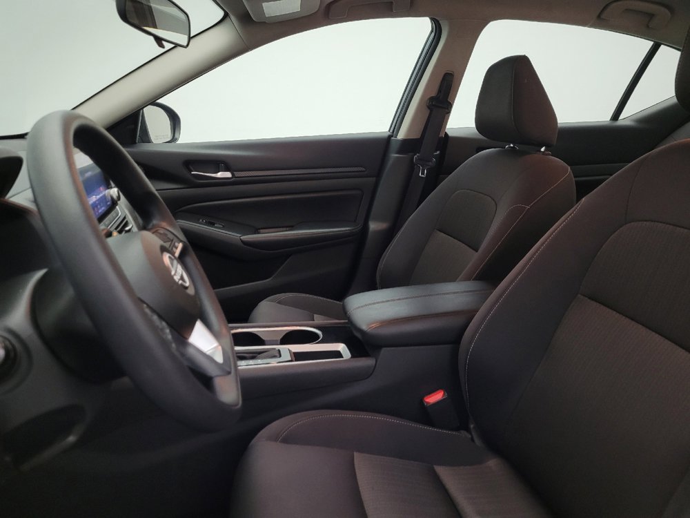 Used 2024 Nissan Altima 2.5 SV FWD image 17