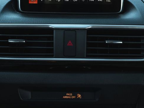 Used 2016 MAZDA MAZDA3 i Sport image 21