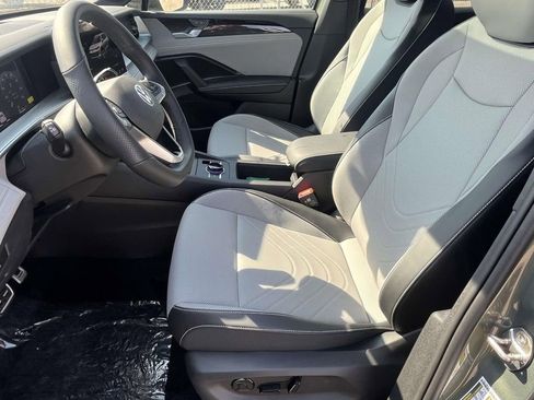 New 2026 Volkswagen Tiguan SE R-Line AWD/4WD image 14