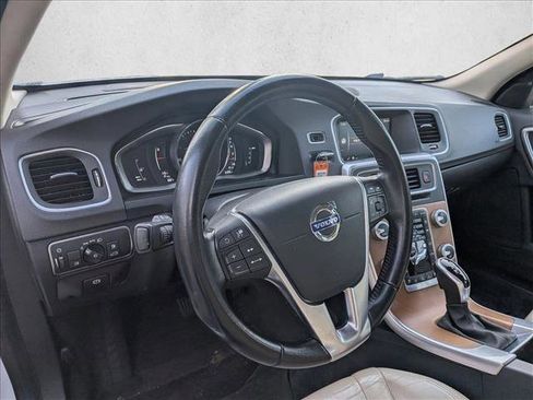 Used 2017 Volvo S60 T5 Inscription Platinum image 10