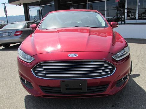 Used 2014 Ford Fusion SE FWD image 2