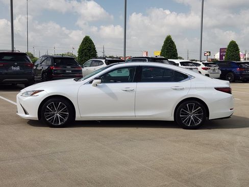 Used 2024 Lexus ES 350 w/ Premium Package FWD image 4