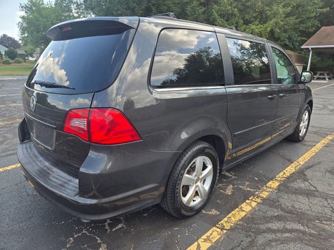 Used 2011 Volkswagen Routan SEL image 10