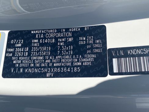 Certified 2024 Kia Carnival EX FWD image 29