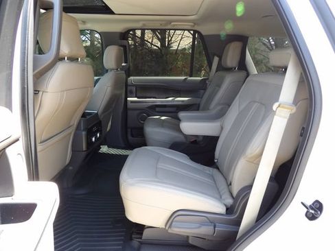 Used 2018 Ford Expedition Limited w/ Equipment Group 301A AWD/4WD image 11