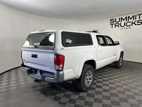Used 2016 Toyota Tacoma SR5 w/ SR5 Appearance Package (SN) image 4