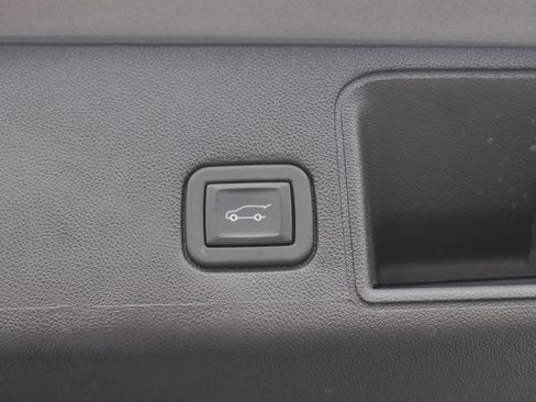 Used 2024 GMC Terrain SLT AWD/4WD image 18