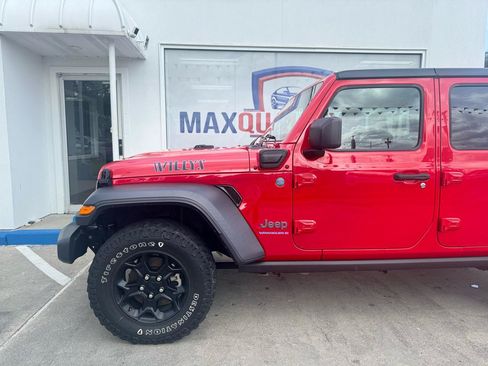 Used 2023 Jeep Wrangler Unlimited w/ Cold Weather Group AWD/4WD image 30