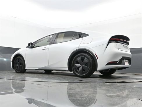 Used 2025 Toyota Prius LE image 23