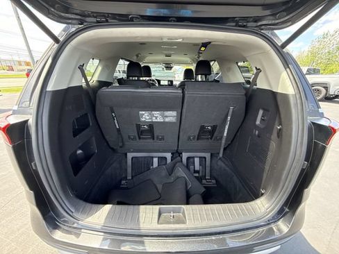 Used 2024 Kia Carnival EX FWD image 24