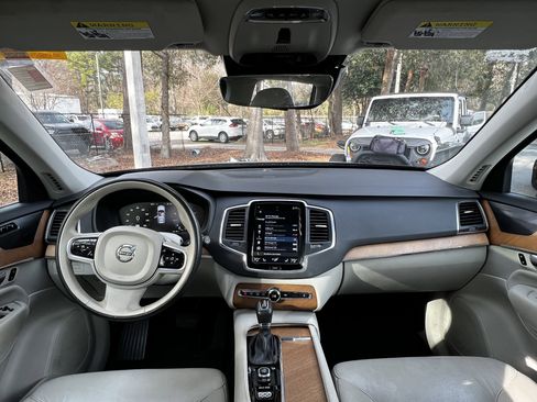 Used 2021 Volvo XC90 T6 Momentum image 37