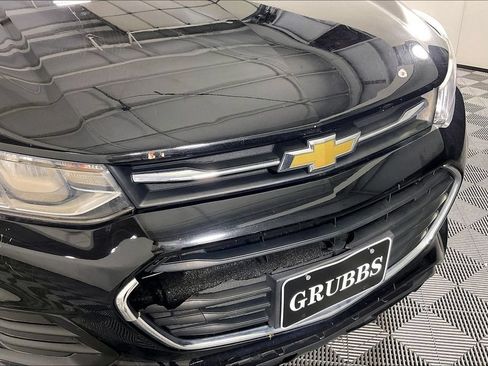 Used 2018 Chevrolet Trax LS FWD image 34