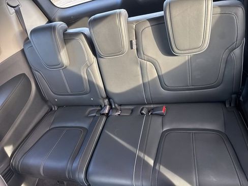 Used 2025 INFINITI QX80 Sensory image 10