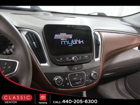 Used 2016 Chevrolet Malibu LT w/ Leather Package FWD image 9