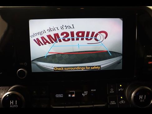 Used 2023 Toyota Highlander XLE image 25