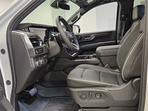 New 2025 GMC Yukon XL Elevation image 5
