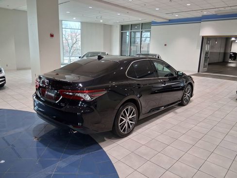 Used 2023 Toyota Camry XLE image 5