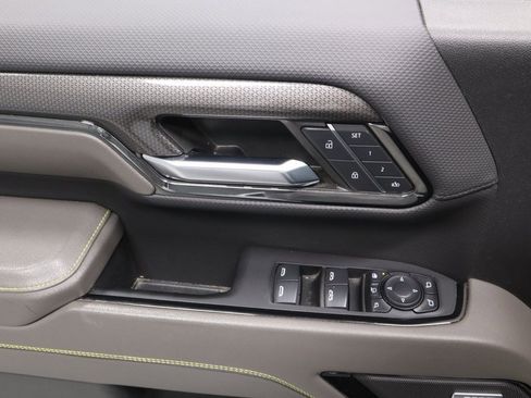 Used 2024 Chevrolet Silverado 2500 ZR2 w/ Technology Package image 22