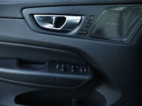 Used 2024 Volvo XC60 B5 Plus image 8