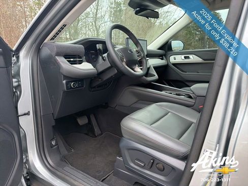 Used 2025 Ford Explorer Active w/ Active Comfort Package image 14