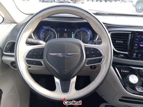 Used 2018 Chrysler Pacifica Limited image 30